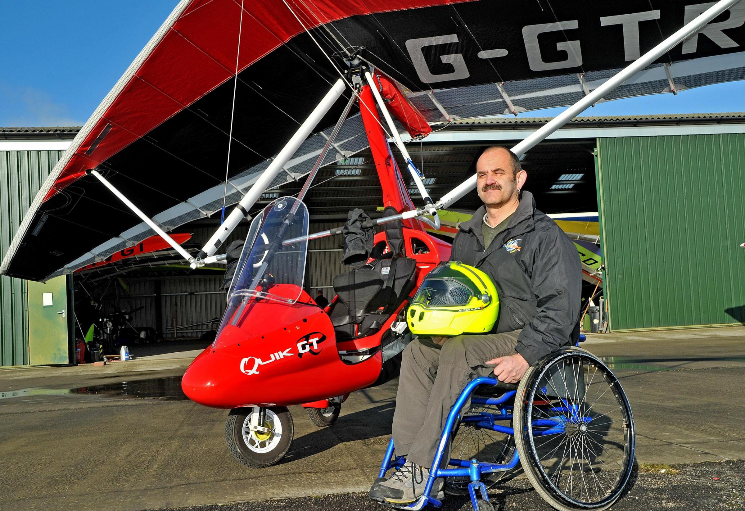 Dave Sykes, paraplegic Open cockpit microlight pilot