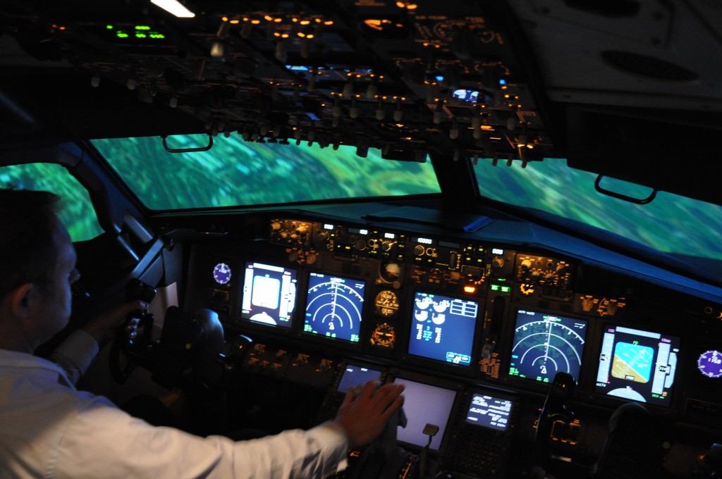 AirlinerCockpit2